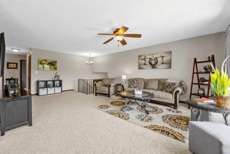 213 Maple Street Olin IA 52320