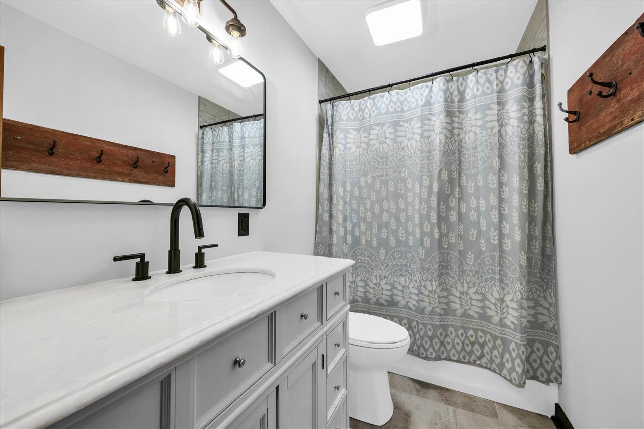 1770 Vavra Drive Ely IA 52227