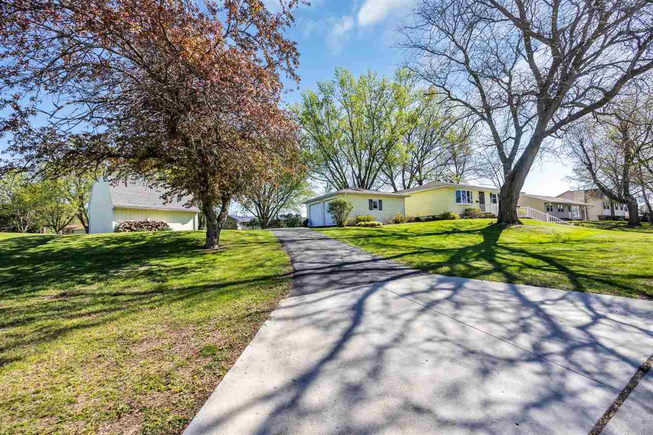 1770 Vavra Drive Ely IA 52227