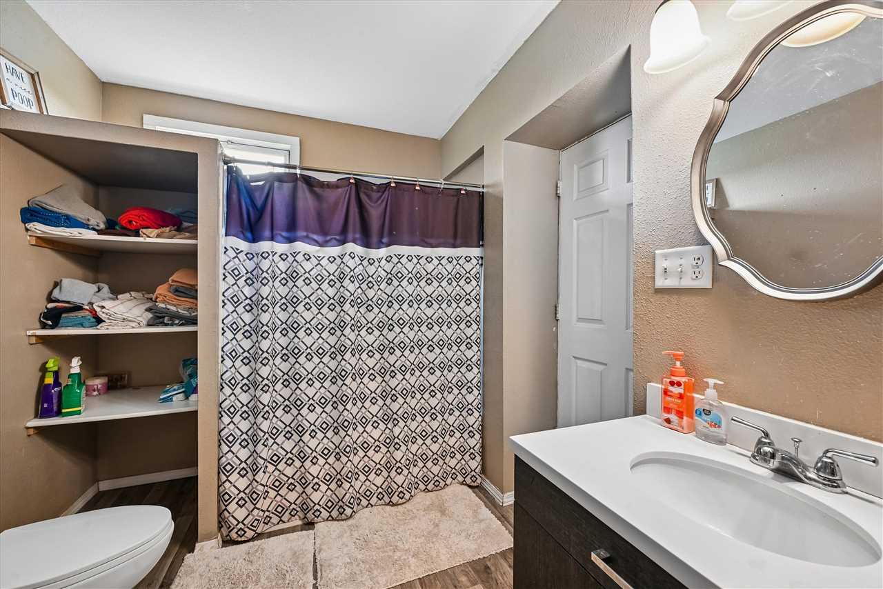 2797 Paris Road Central City IA 52214