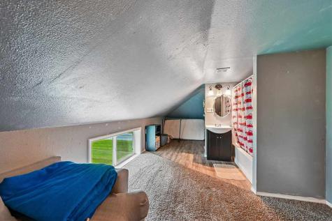 2797 Paris Road Central City IA 52214