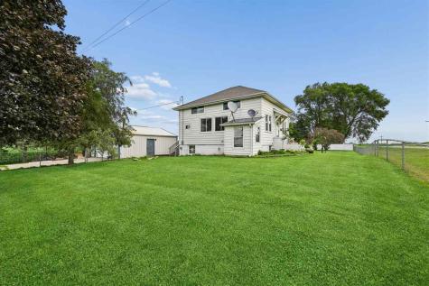 2797 Paris Road Central City IA 52214