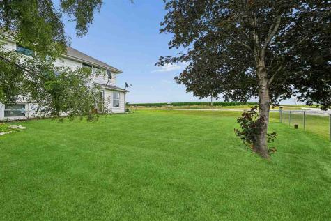 2797 Paris Road Central City IA 52214