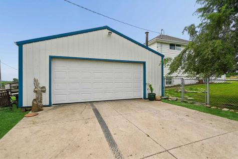2797 Paris Road Central City IA 52214