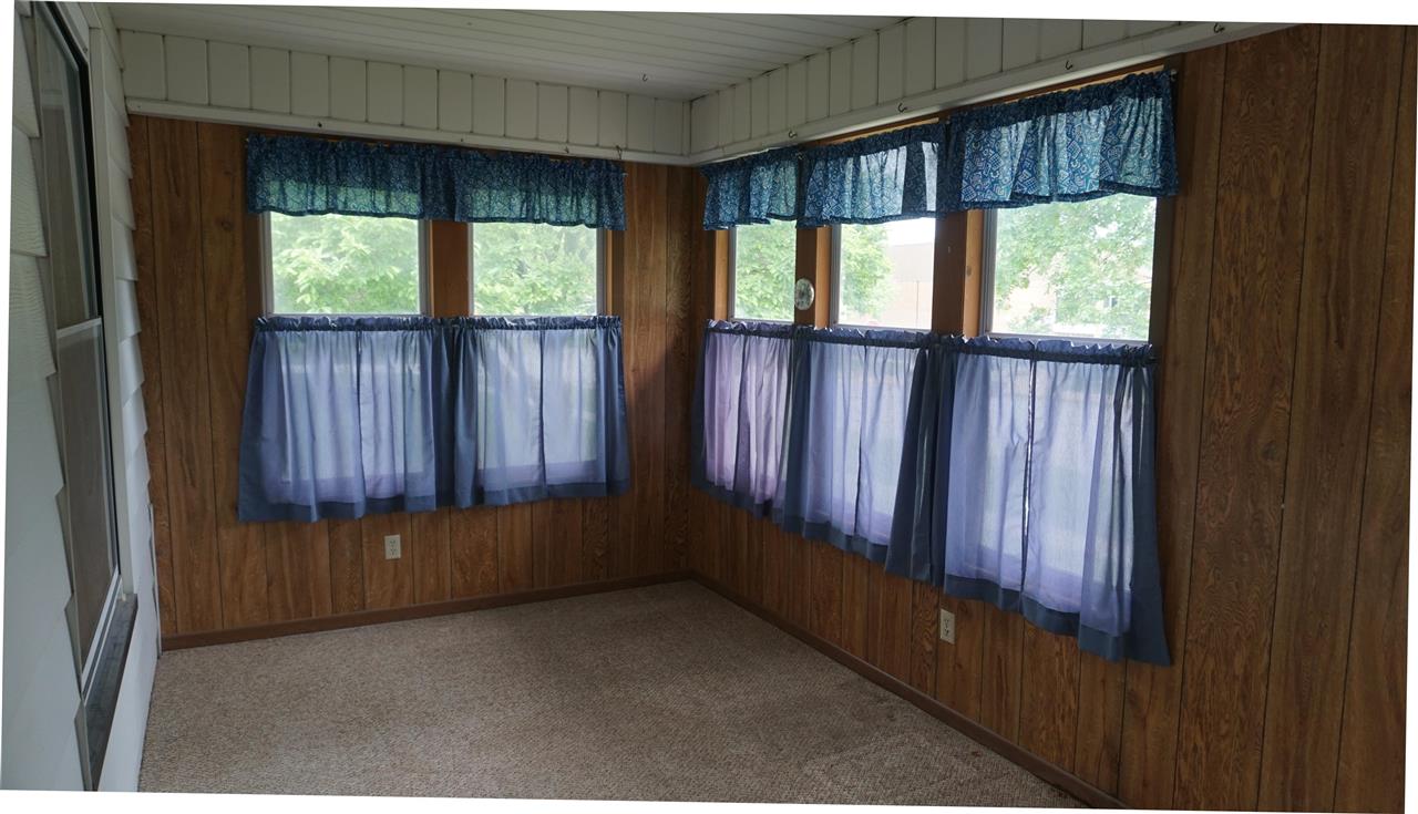 306 S Devoe Street Lone Tree IA 52755