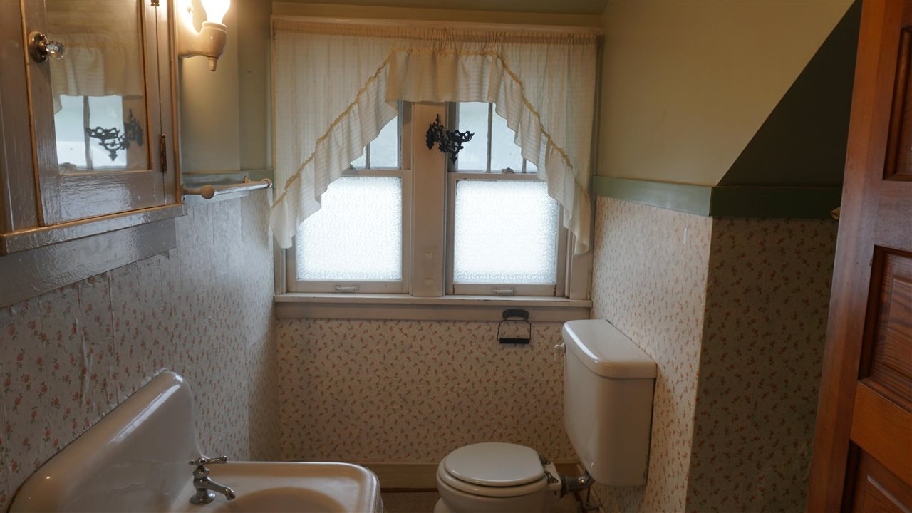 306 S Devoe Street Lone Tree IA 52755