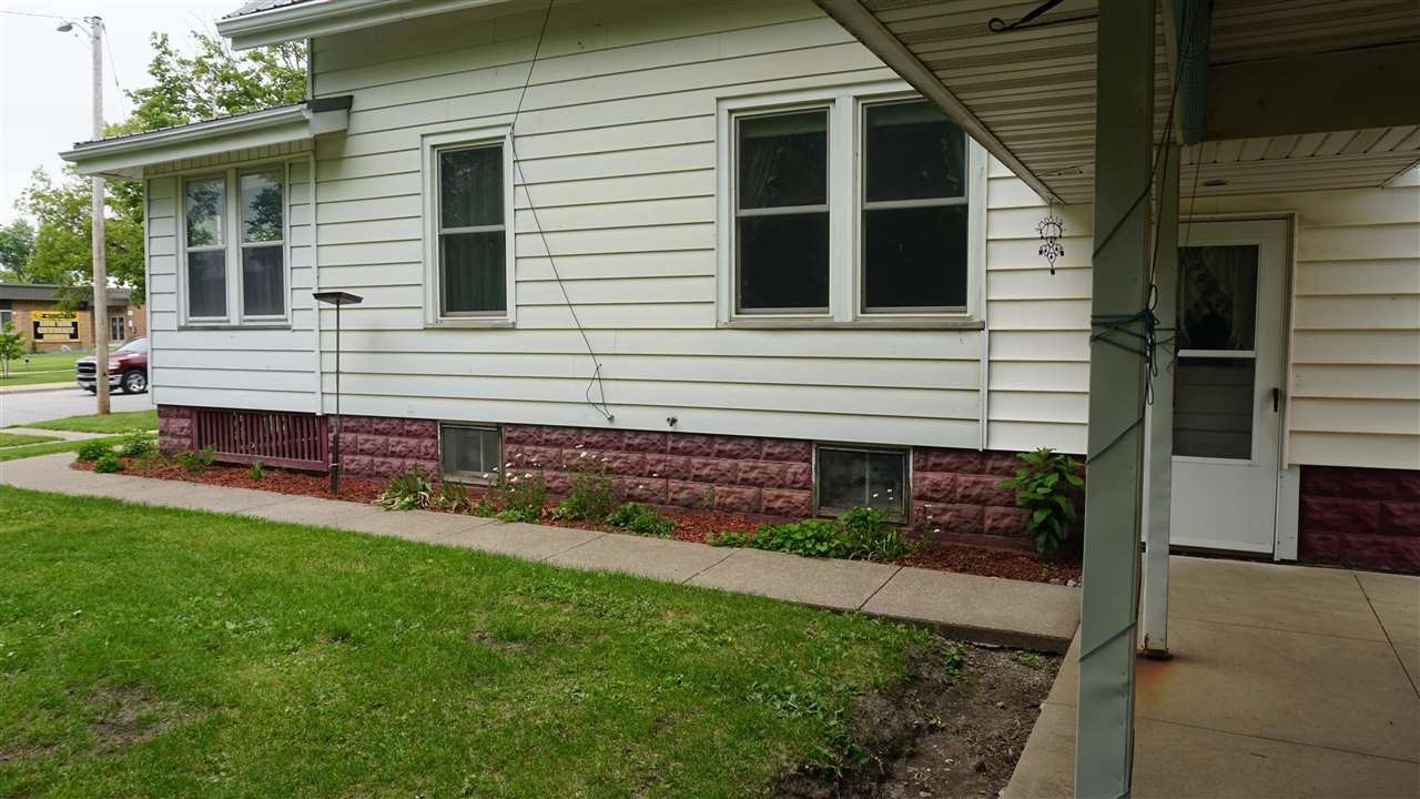 306 S Devoe Street Lone Tree IA 52755