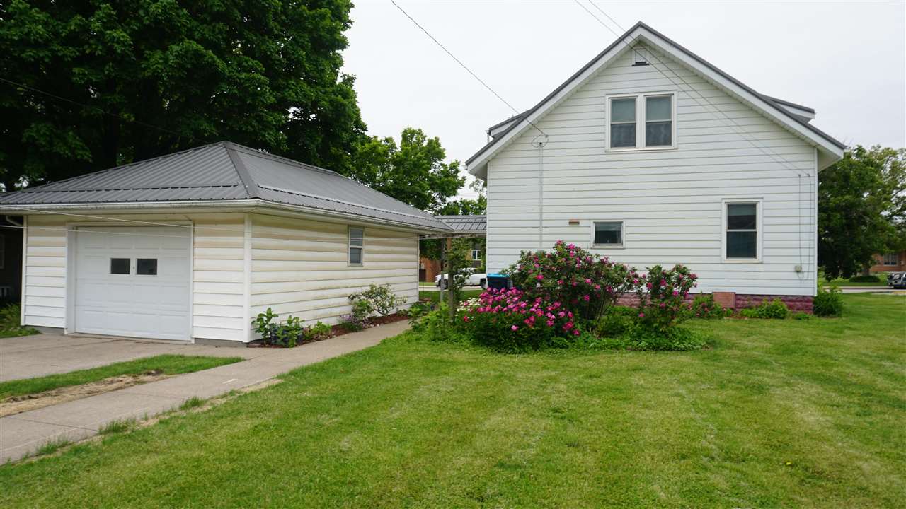 306 S Devoe Street Lone Tree IA 52755