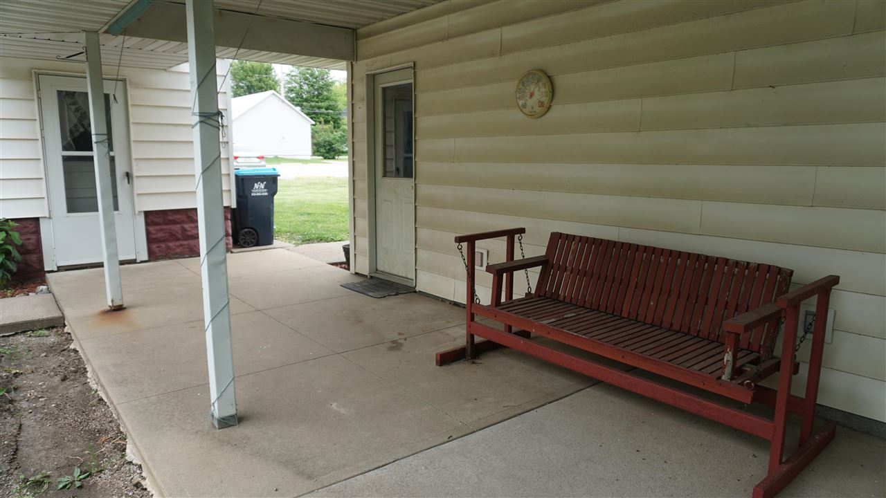 306 S Devoe Street Lone Tree IA 52755
