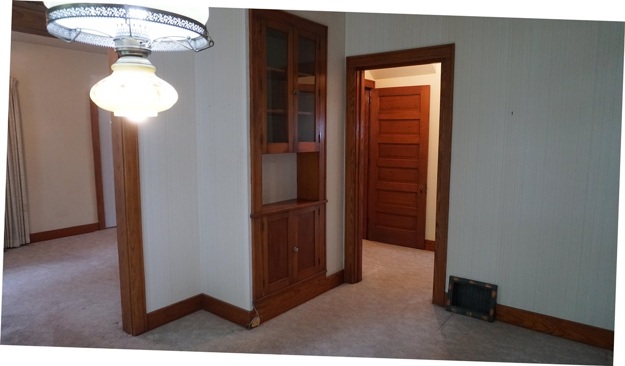 306 S Devoe Street Lone Tree IA 52755