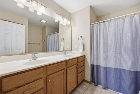452 N Mckenzie Lane North Liberty IA 52317