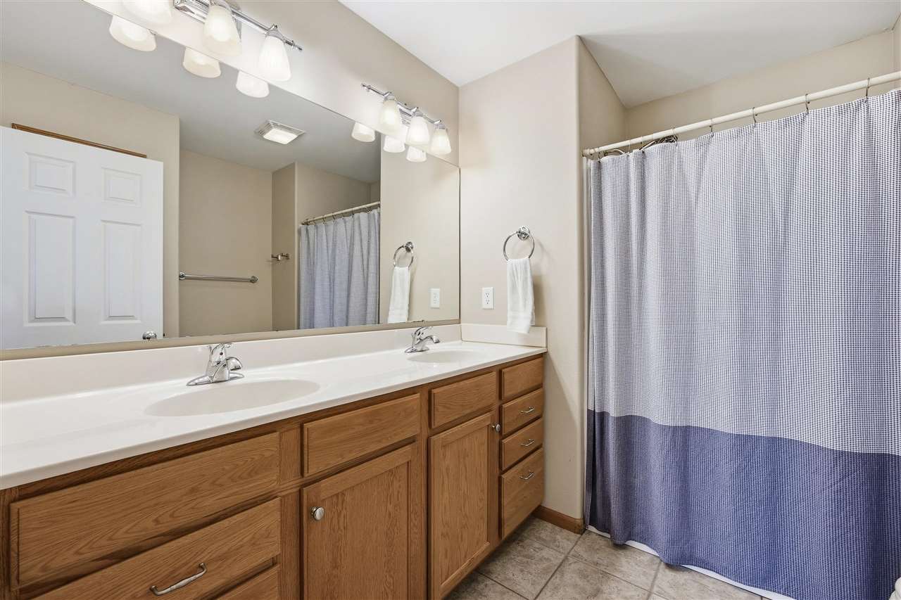 452 N Mckenzie Lane North Liberty IA 52317