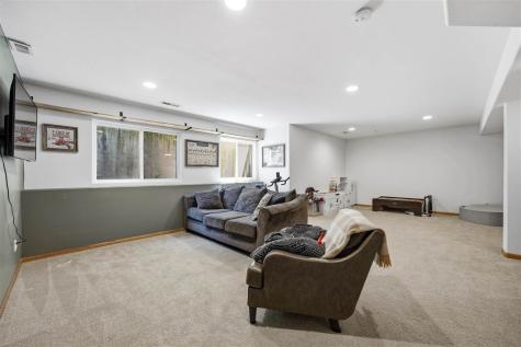 452 N Mckenzie Lane North Liberty IA 52317