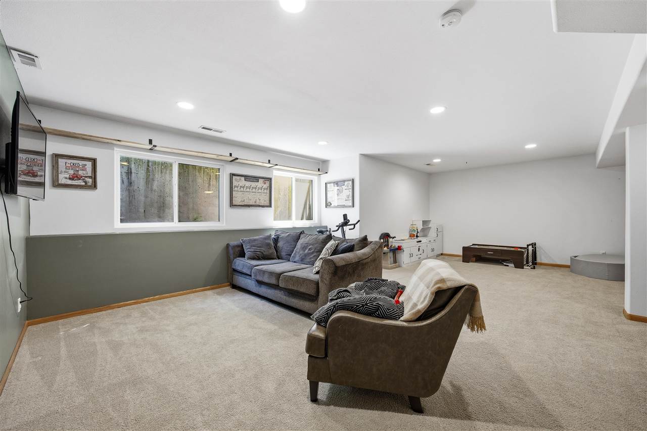 452 N Mckenzie Lane North Liberty IA 52317