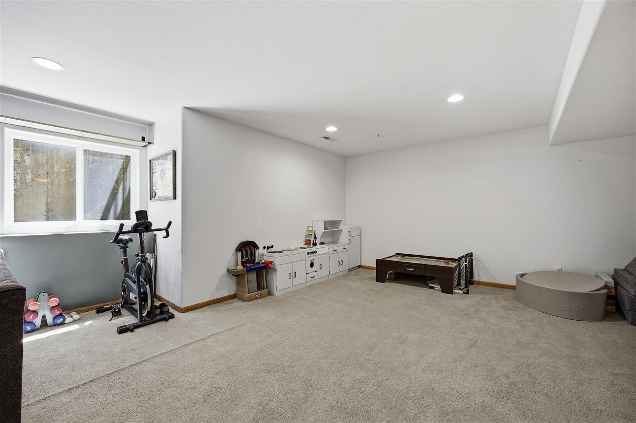 452 N Mckenzie Lane North Liberty IA 52317