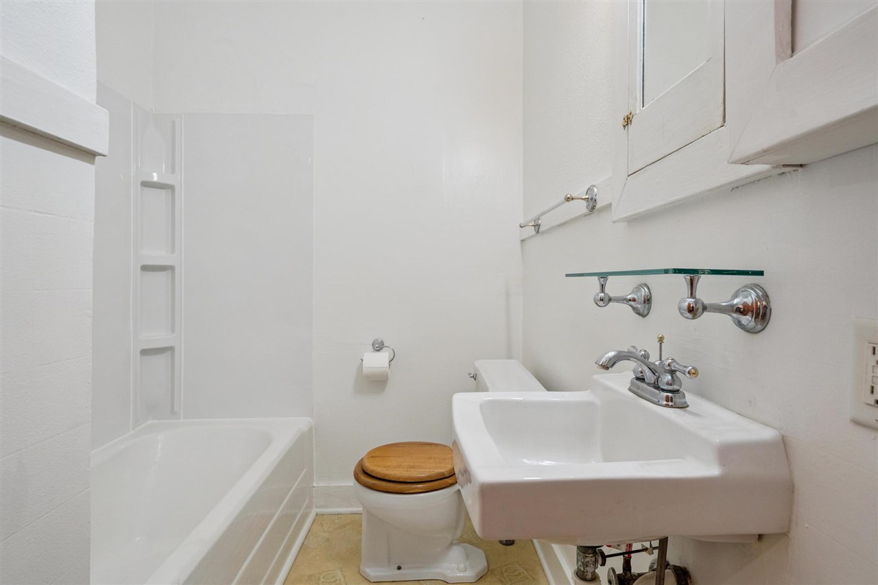 717 S 7th Avenue Iowa City IA 52240