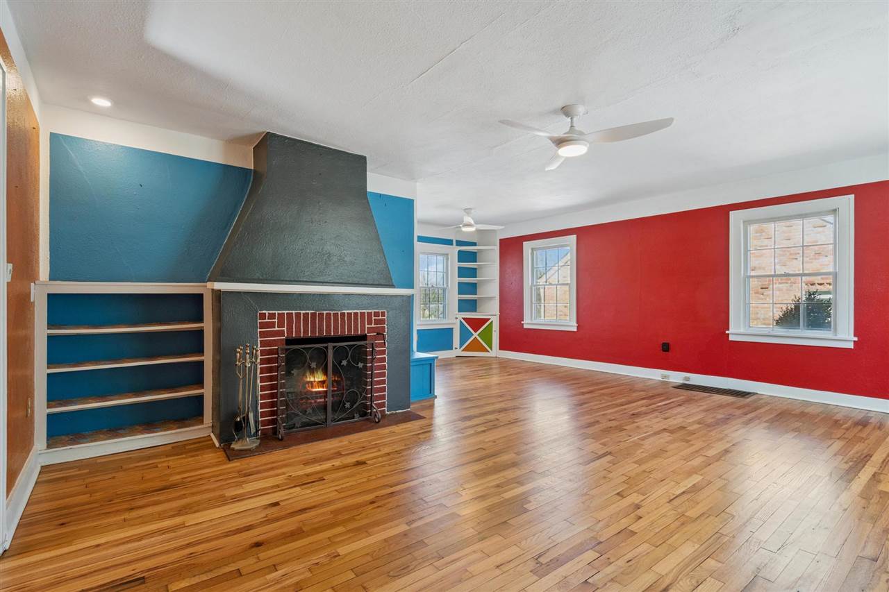 717 S 7th Avenue Iowa City IA 52240