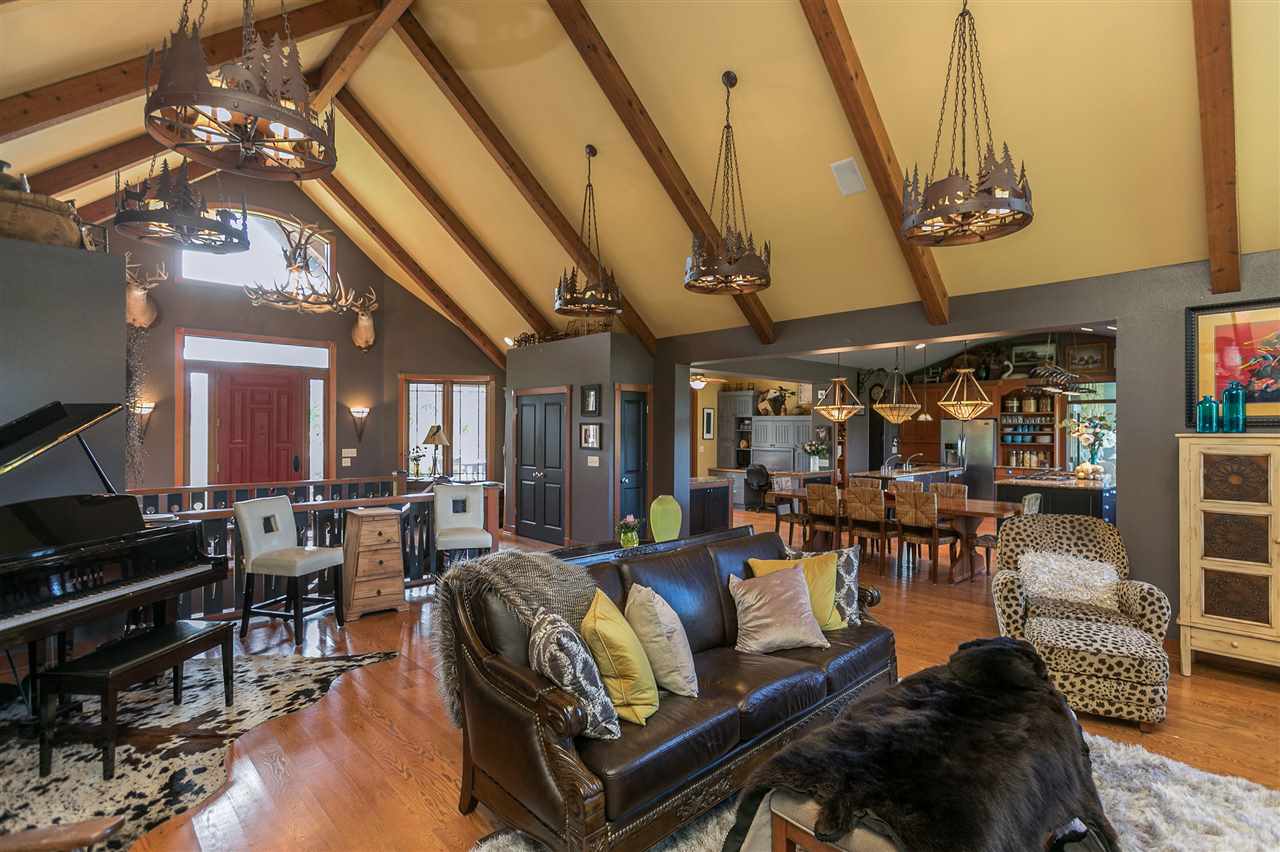 2598 Quincy Road NE Solon IA 52333