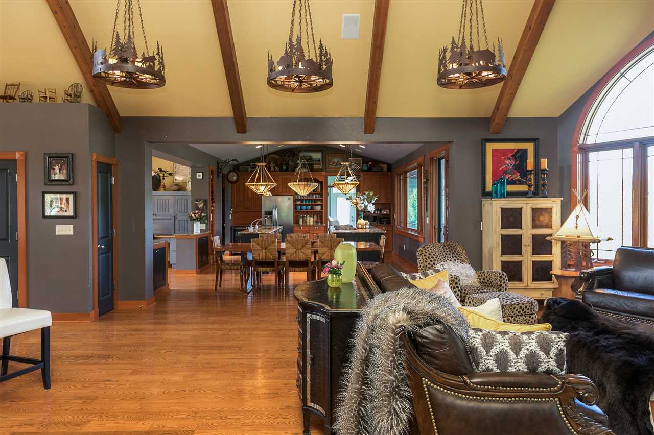 2598 Quincy Road NE Solon IA 52333