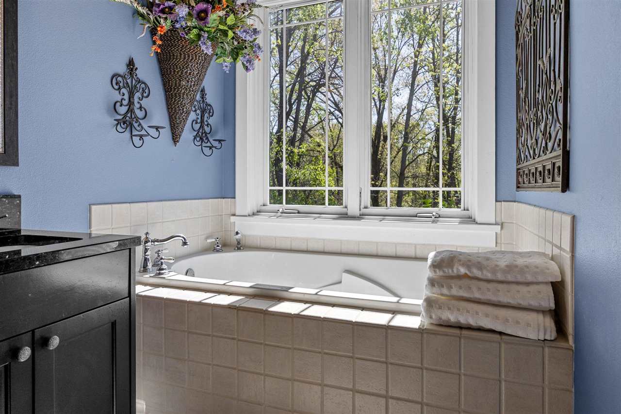 2598 Quincy Road NE Solon IA 52333