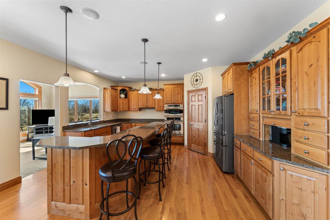 4601 Plumberry Road Ely IA 52227