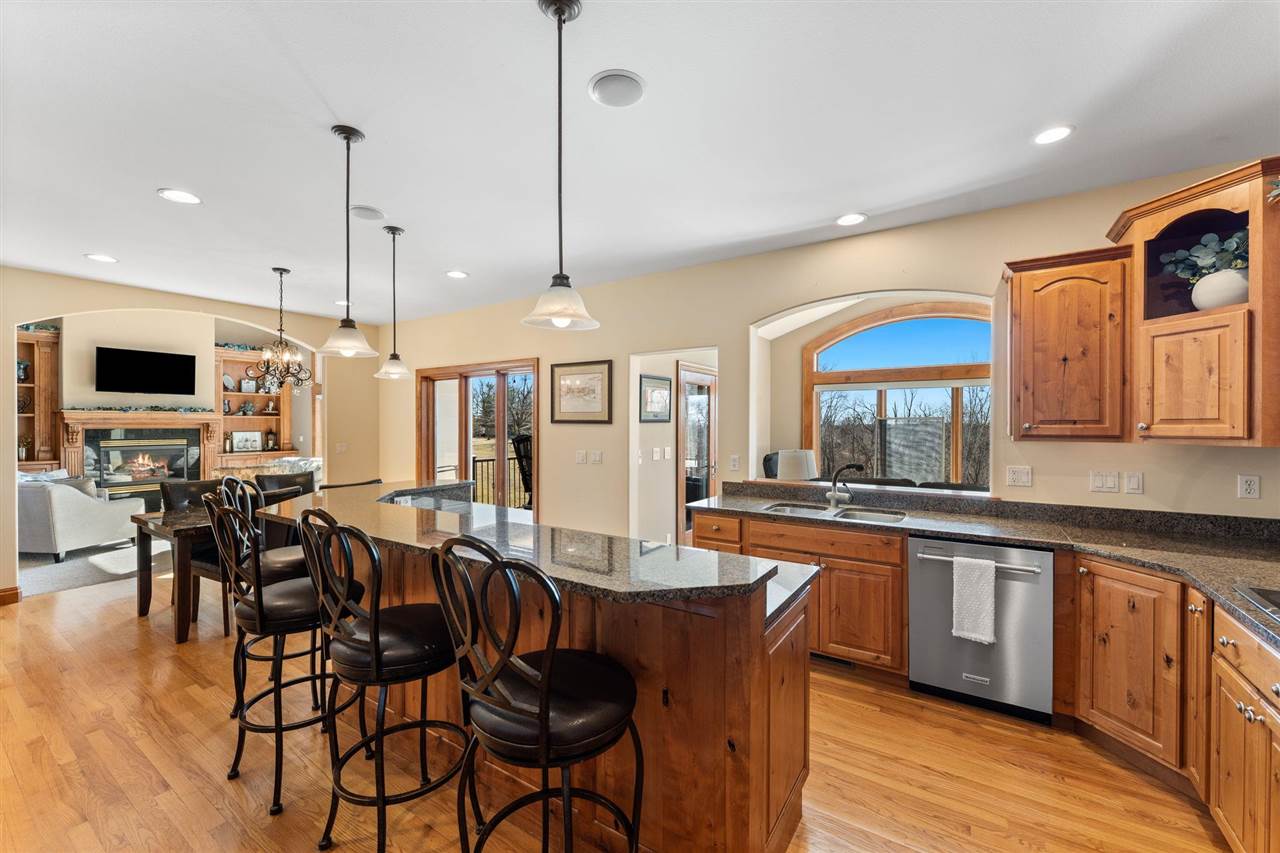 4601 Plumberry Road Ely IA 52227