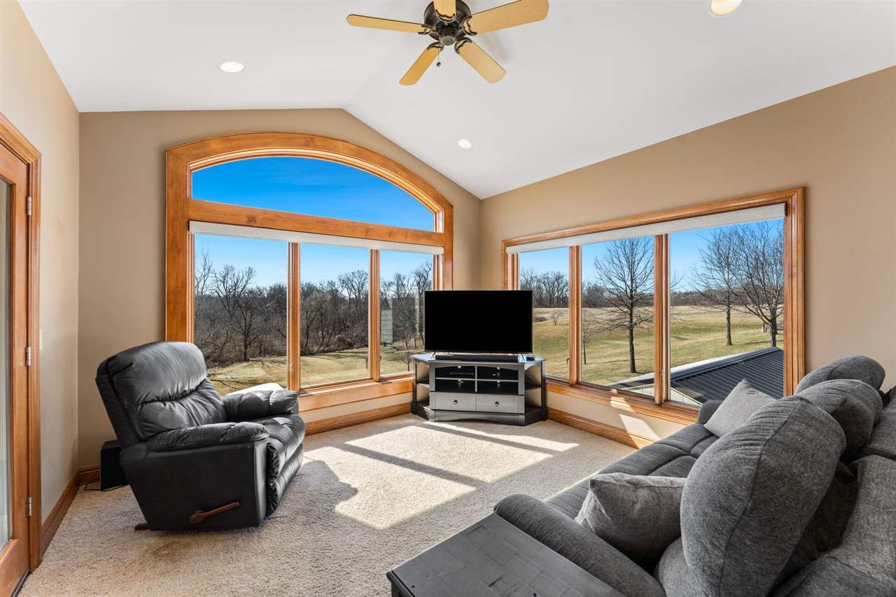 4601 Plumberry Road Ely IA 52227