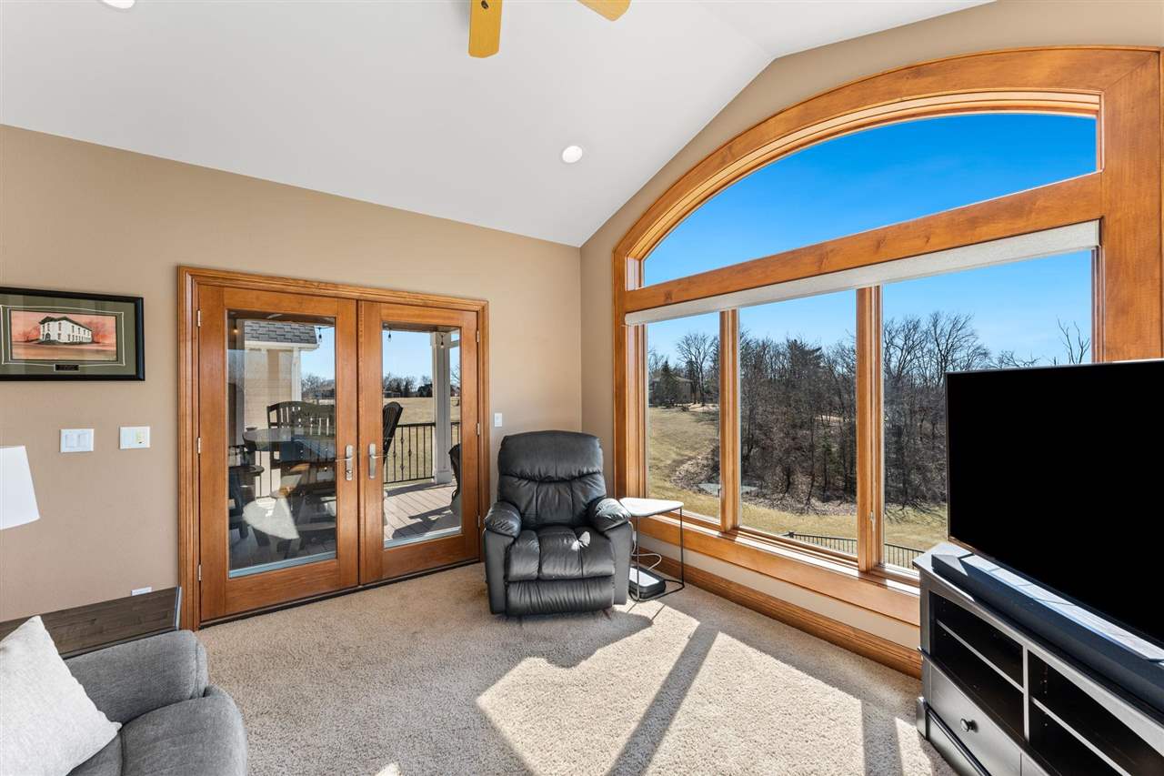 4601 Plumberry Road Ely IA 52227