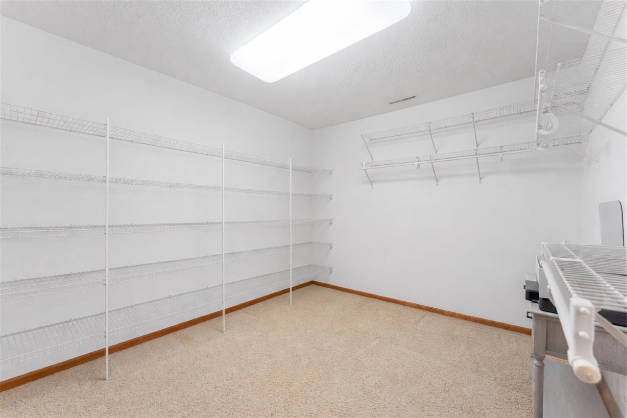 4601 Plumberry Road Ely IA 52227