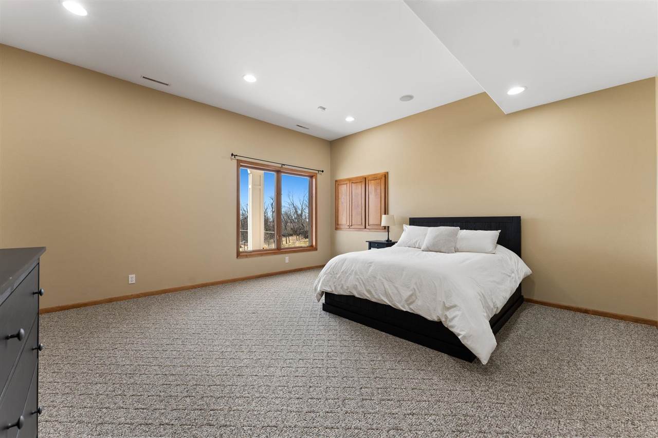4601 Plumberry Road Ely IA 52227