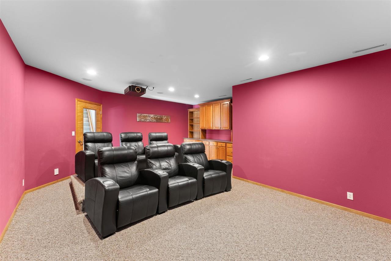 4601 Plumberry Road Ely IA 52227