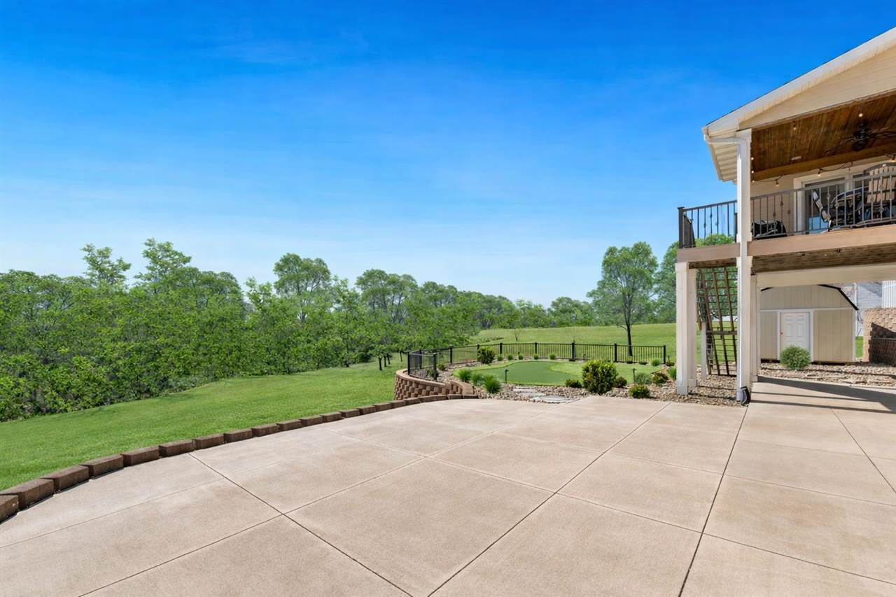 4601 Plumberry Road Ely IA 52227