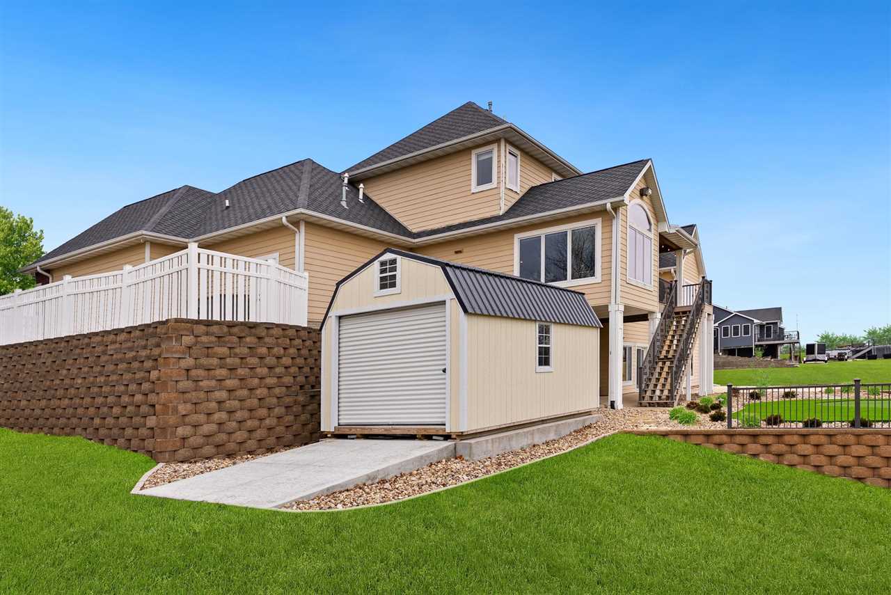 4601 Plumberry Road Ely IA 52227