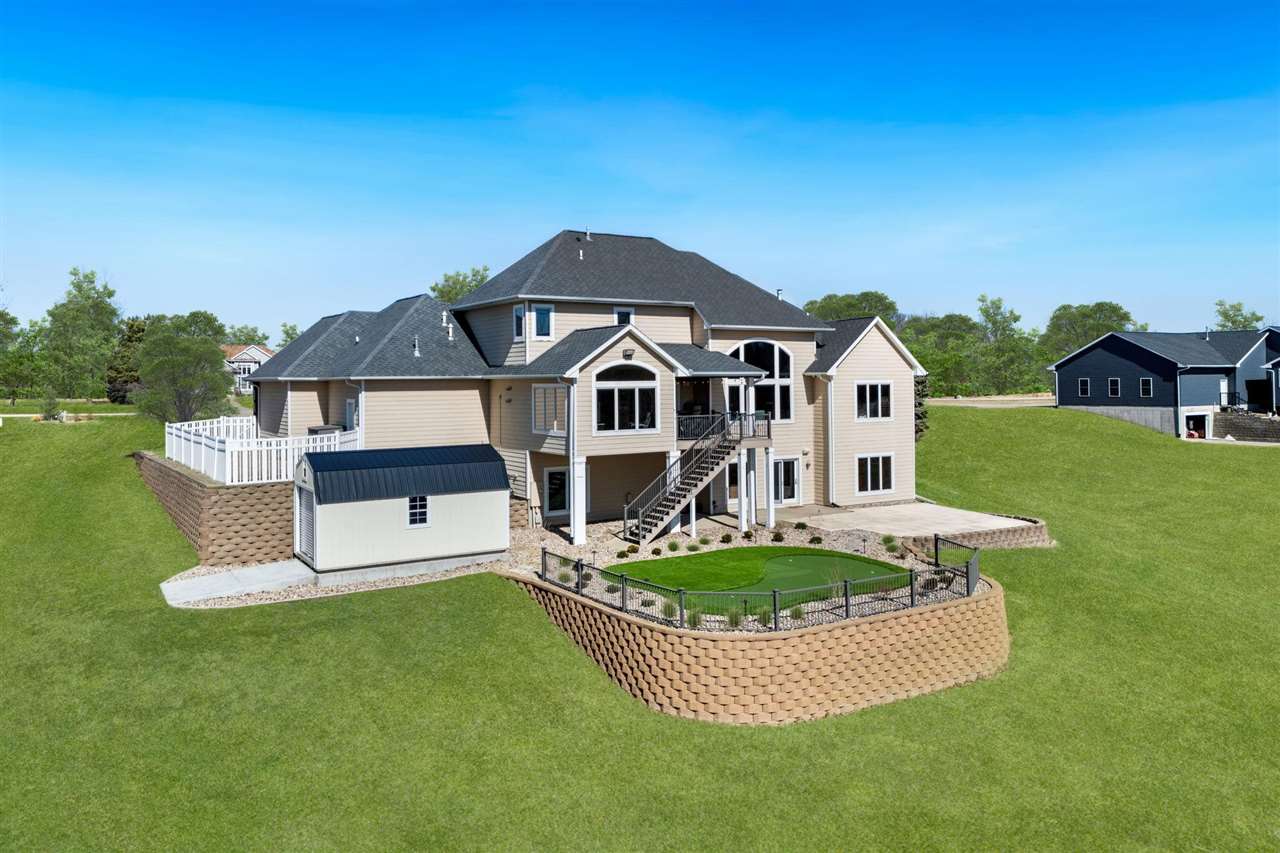 4601 Plumberry Road Ely IA 52227