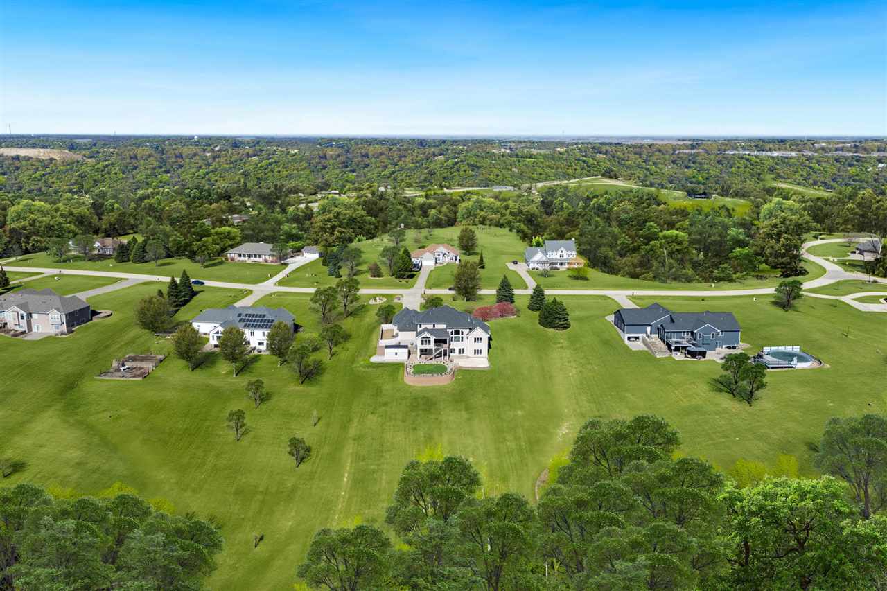 4601 Plumberry Road Ely IA 52227