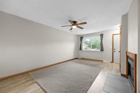 2526 Ellis View Court NW Cedar Rapids IA 52405