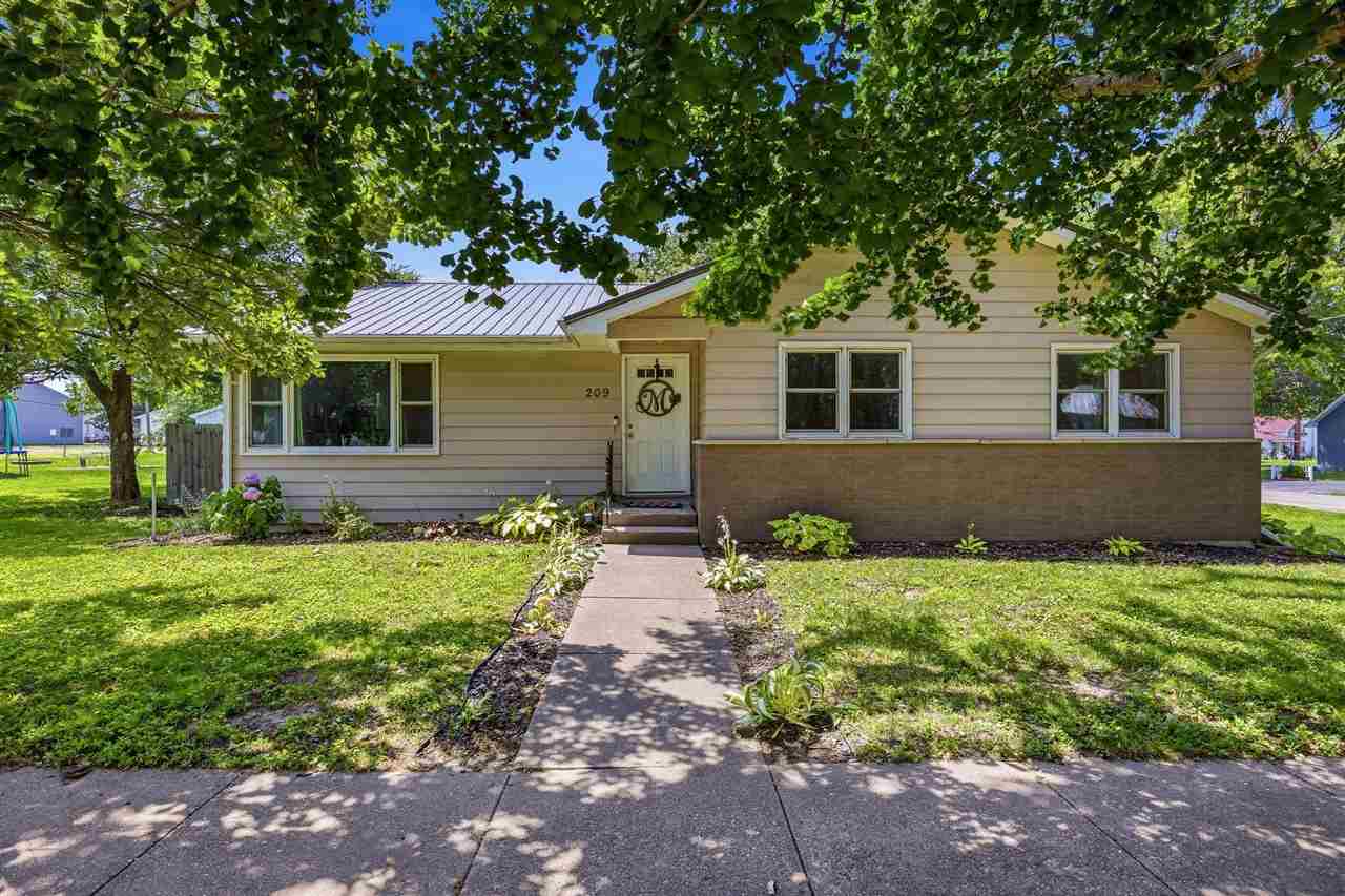 209 N Walnut Street Winfield IA 52659