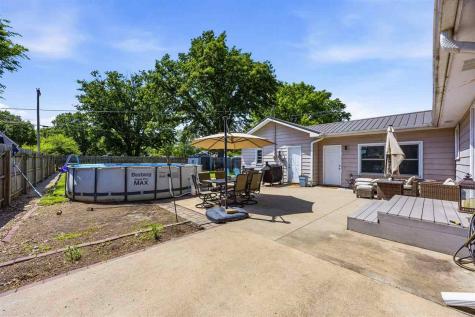 209 N Walnut Street Winfield IA 52659