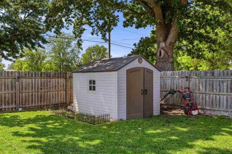 209 N Walnut Street Winfield IA 52659