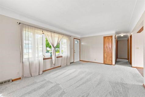2143 NE Richard Drive Cedar Rapids IA 52402