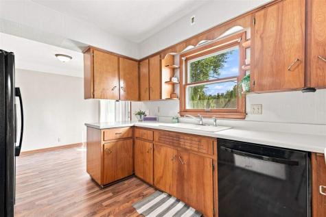 2143 NE Richard Drive Cedar Rapids IA 52402