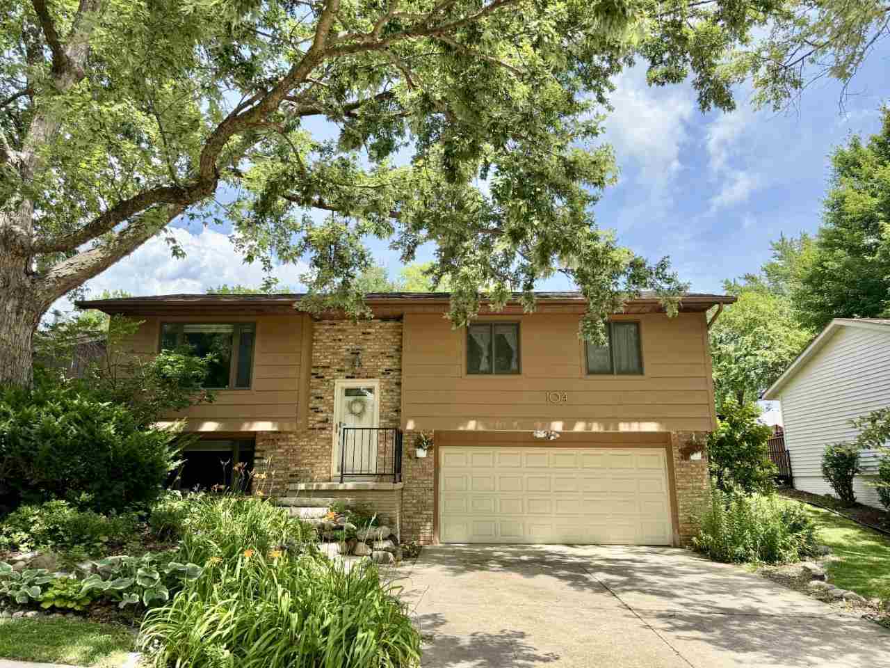 104 Oberlin Street Iowa City IA 52245