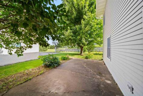 502 Plum Street Solon IA 52333
