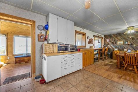 1921 210th Manchester IA 52057