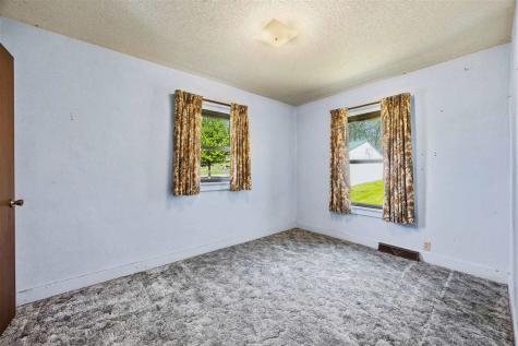 1502 SW Black Diamond Road Oxford IA 52322