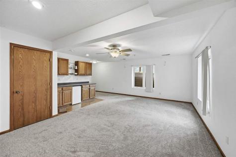 518 Tulip Court Tiffin IA 52340