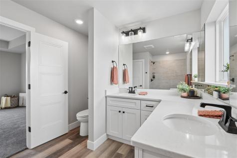 808 Crestview Drive Solon IA 52333