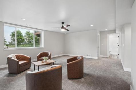 808 Crestview Drive Solon IA 52333