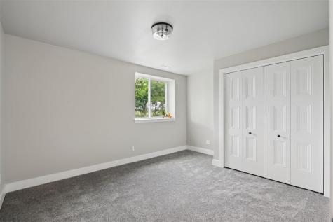 808 Crestview Drive Solon IA 52333