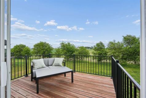 808 Crestview Drive Solon IA 52333